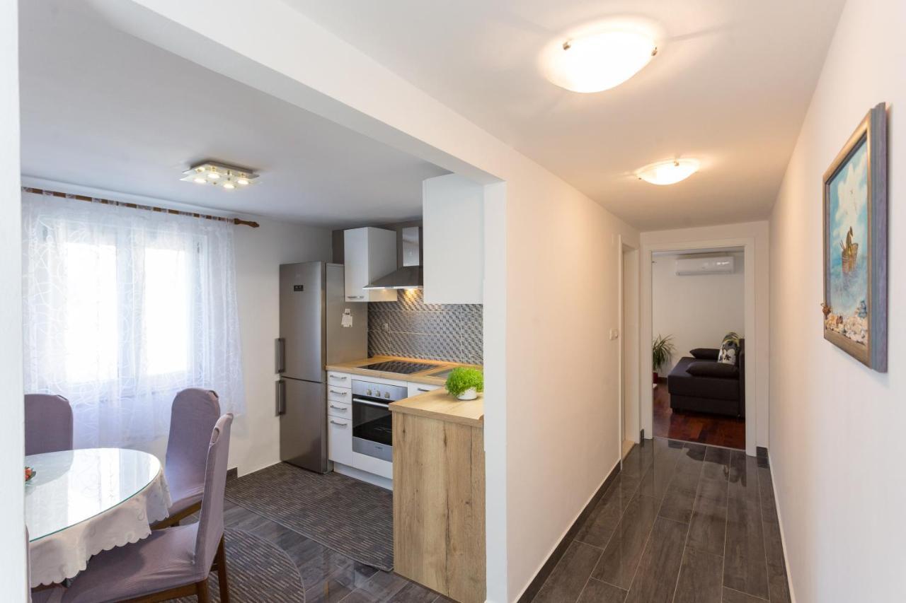 Apartments Lidija - Sea View Apartment With Exclusive Right Of Using Hot Tub Or Split Level Apartment With Exclusive Right Of Using Pool Podstrana Exteriér fotografie