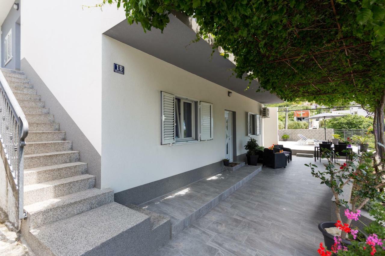 Apartments Lidija - Sea View Apartment With Exclusive Right Of Using Hot Tub Or Split Level Apartment With Exclusive Right Of Using Pool Podstrana Exteriér fotografie