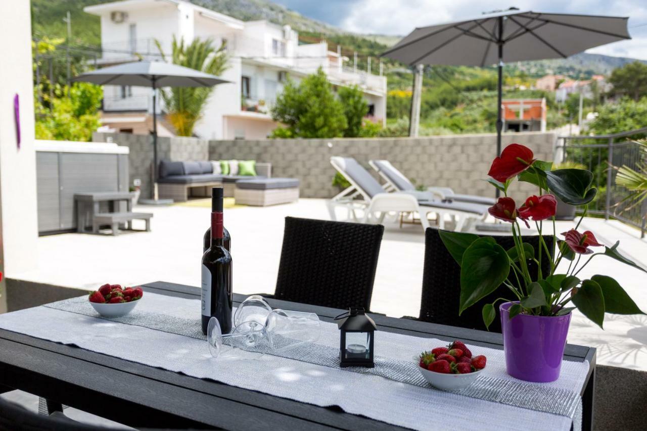 Apartments Lidija - Sea View Apartment With Exclusive Right Of Using Hot Tub Or Split Level Apartment With Exclusive Right Of Using Pool Podstrana Exteriér fotografie